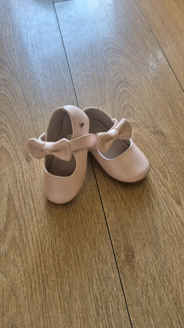 Zapatos de bebé rosados con lazo - miniatura 2
