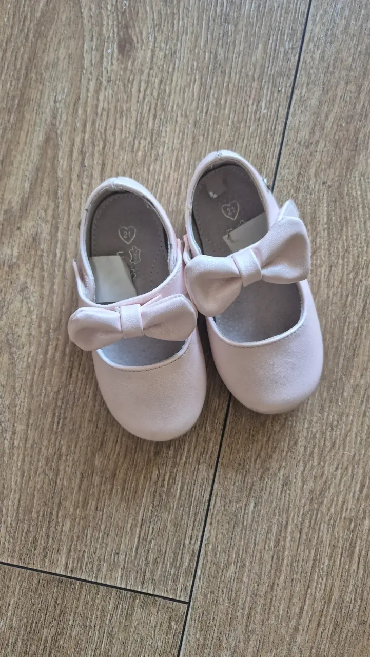 Zapatos de bebé rosados con lazo - miniatura 3