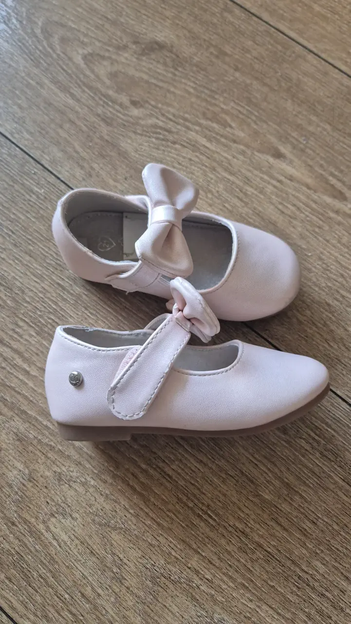 Zapatos de bebé rosados con lazo - miniatura 4