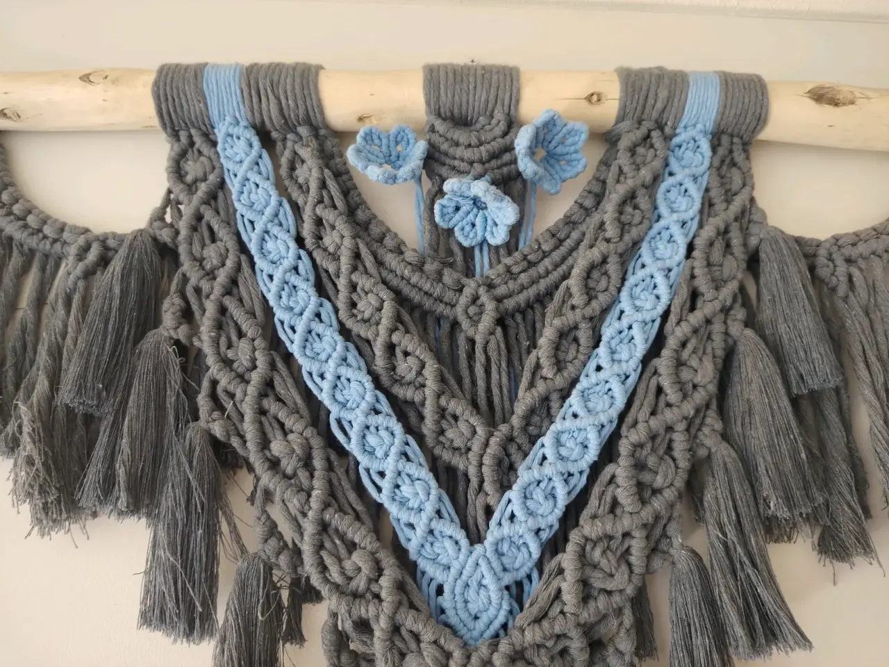 Tapiz de macramé azul y gris - miniatura 2