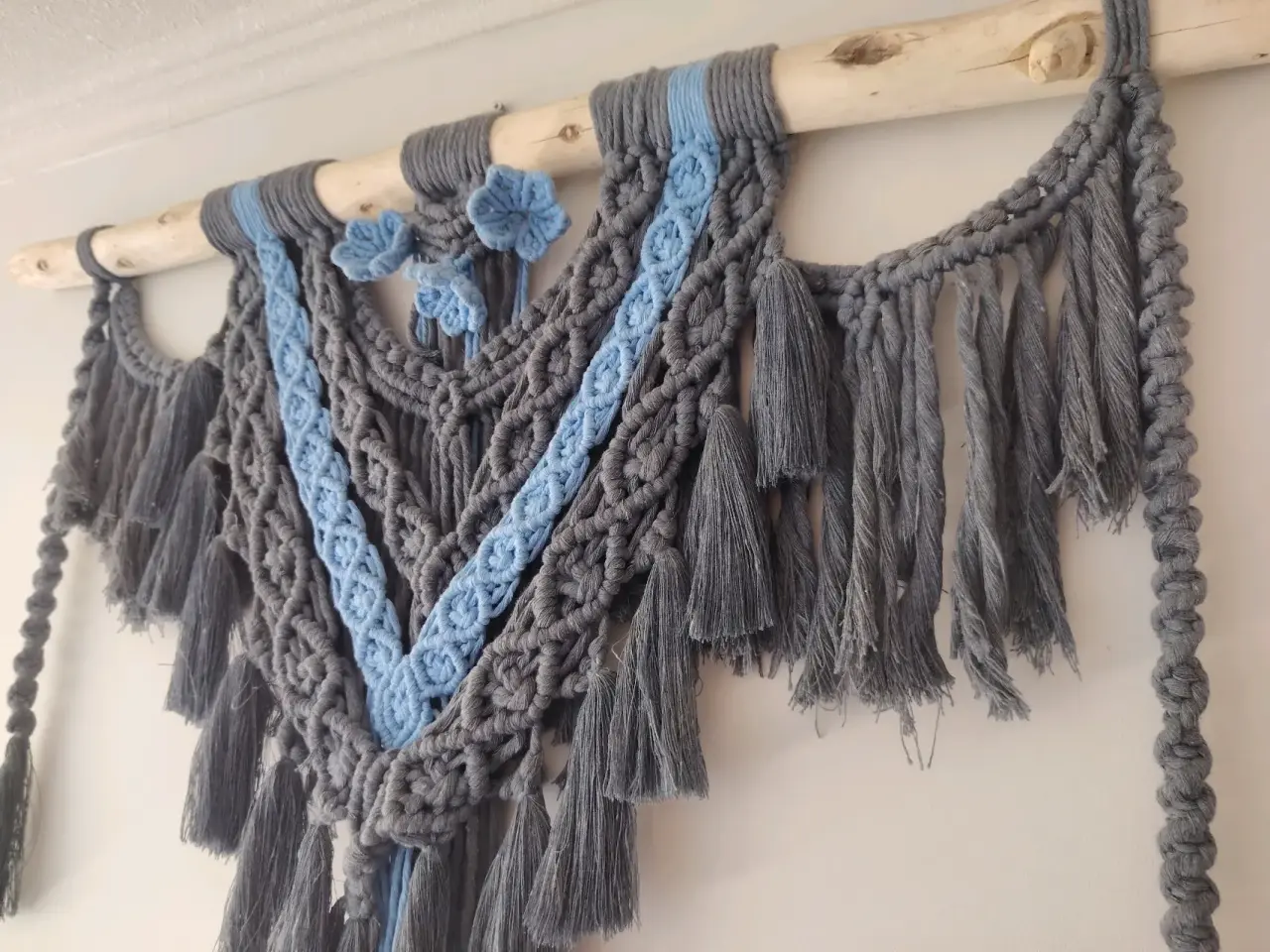 Tapiz de macramé azul y gris - miniatura 3