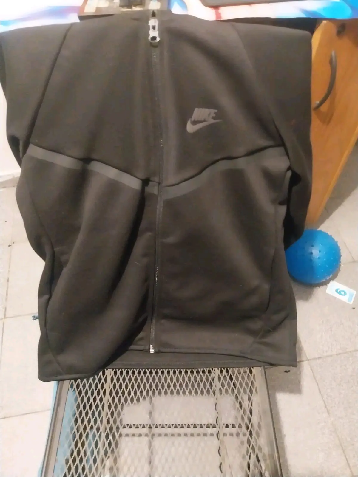 Polerón negro Nike tech con cierre - miniatura 1