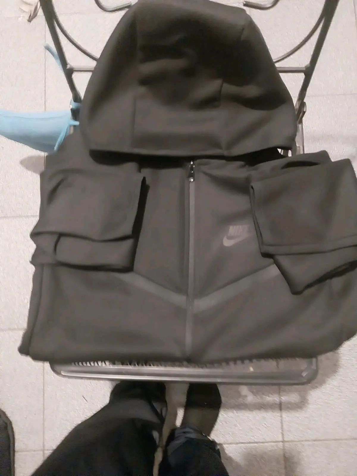 Polerón negro Nike tech con cierre - miniatura 3