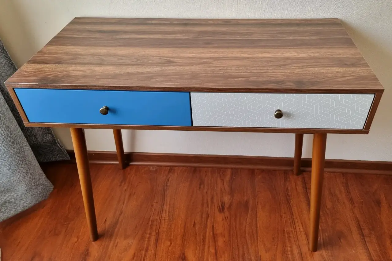 Escritorio moderno con cajones - miniatura 1
