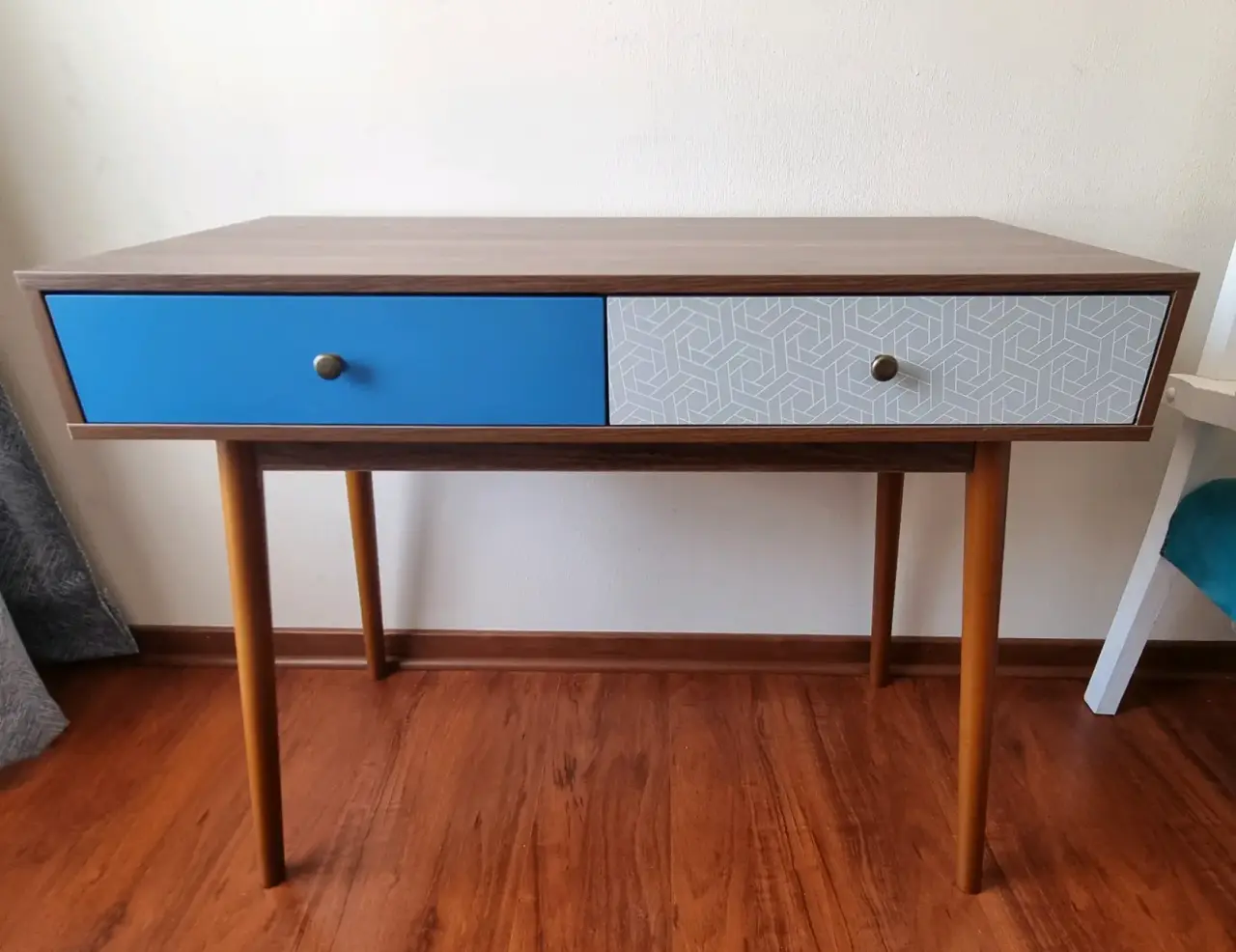 Escritorio moderno con cajones - miniatura 2