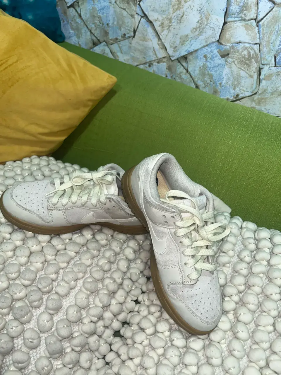 Zapatillas blancas deportivas - miniatura 1