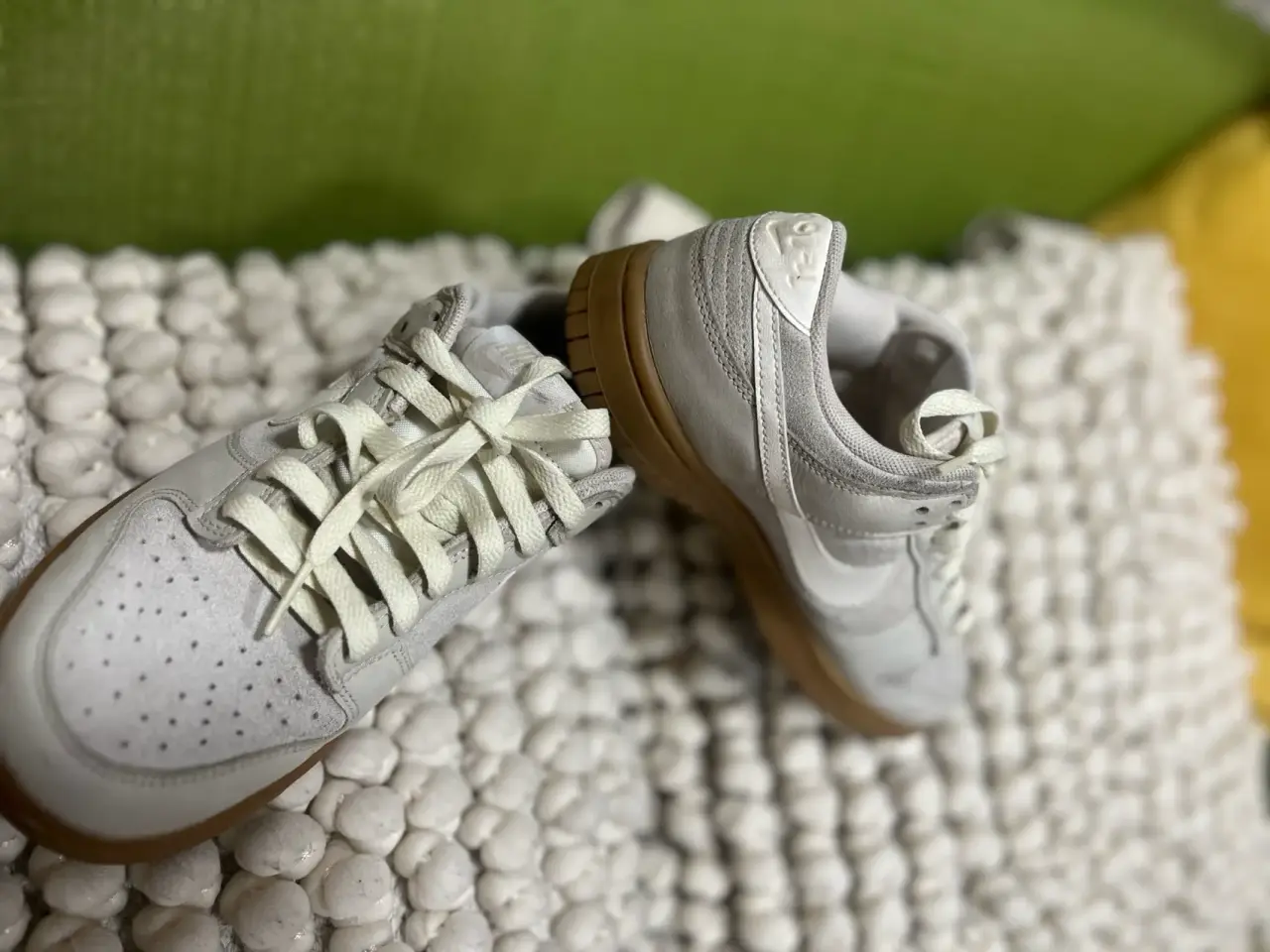 Zapatillas blancas deportivas - miniatura 3
