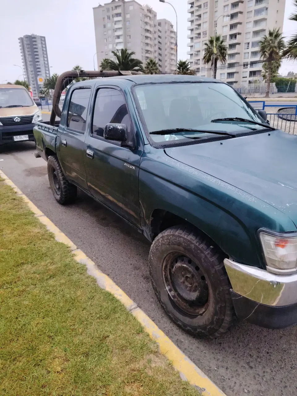 Camioneta Toyota Hylux 98 - miniatura 2