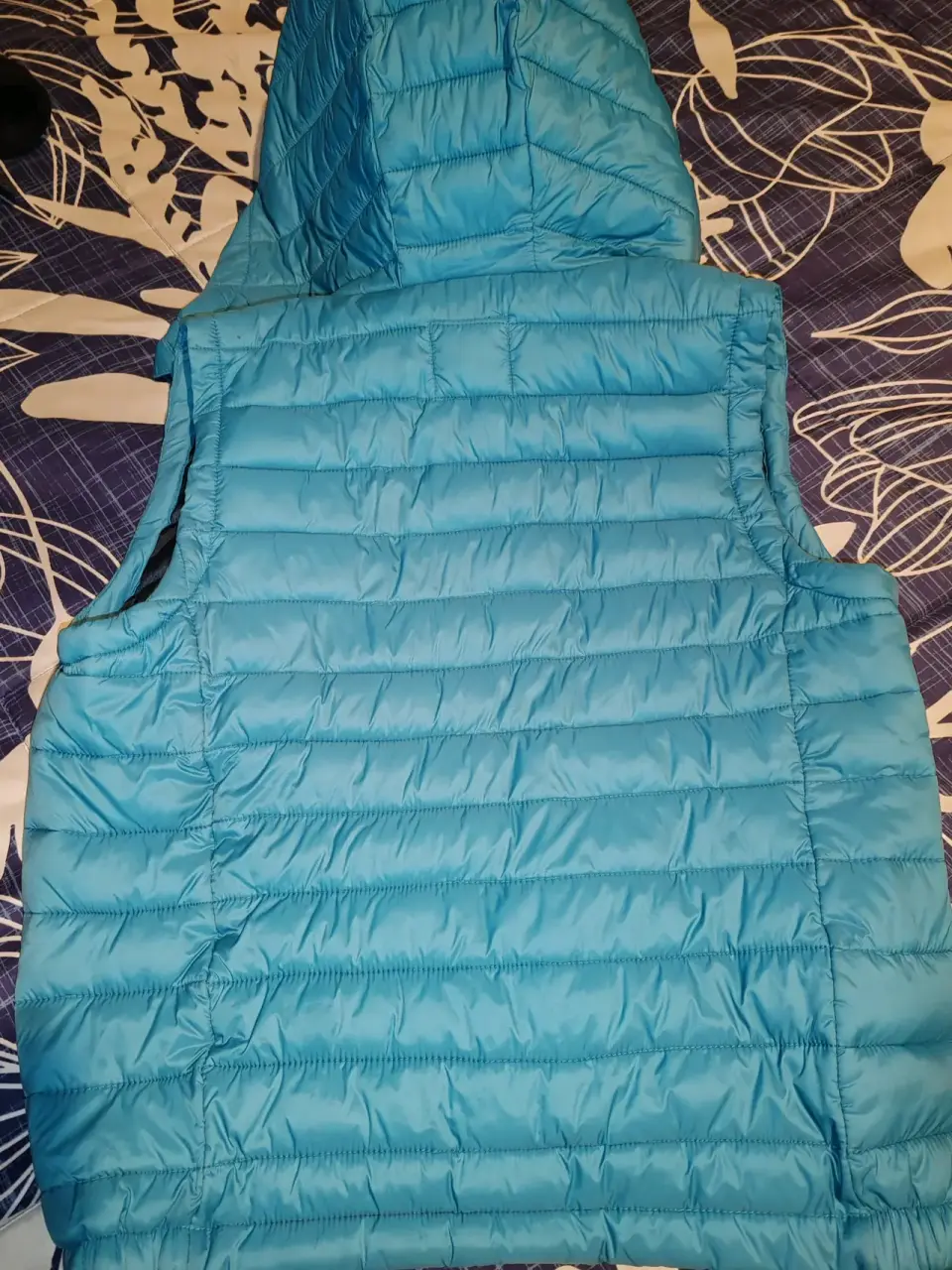Chaqueta acolchada negra con capucha - miniatura 5