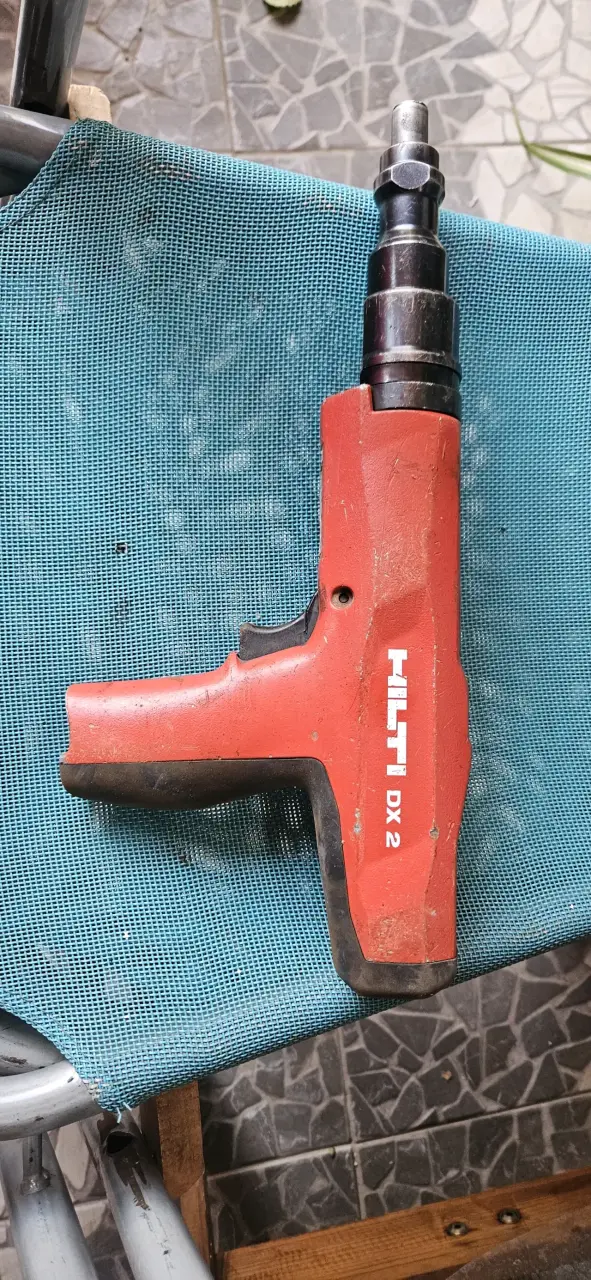 Clavadora Hilti DX2 usada - miniatura 1