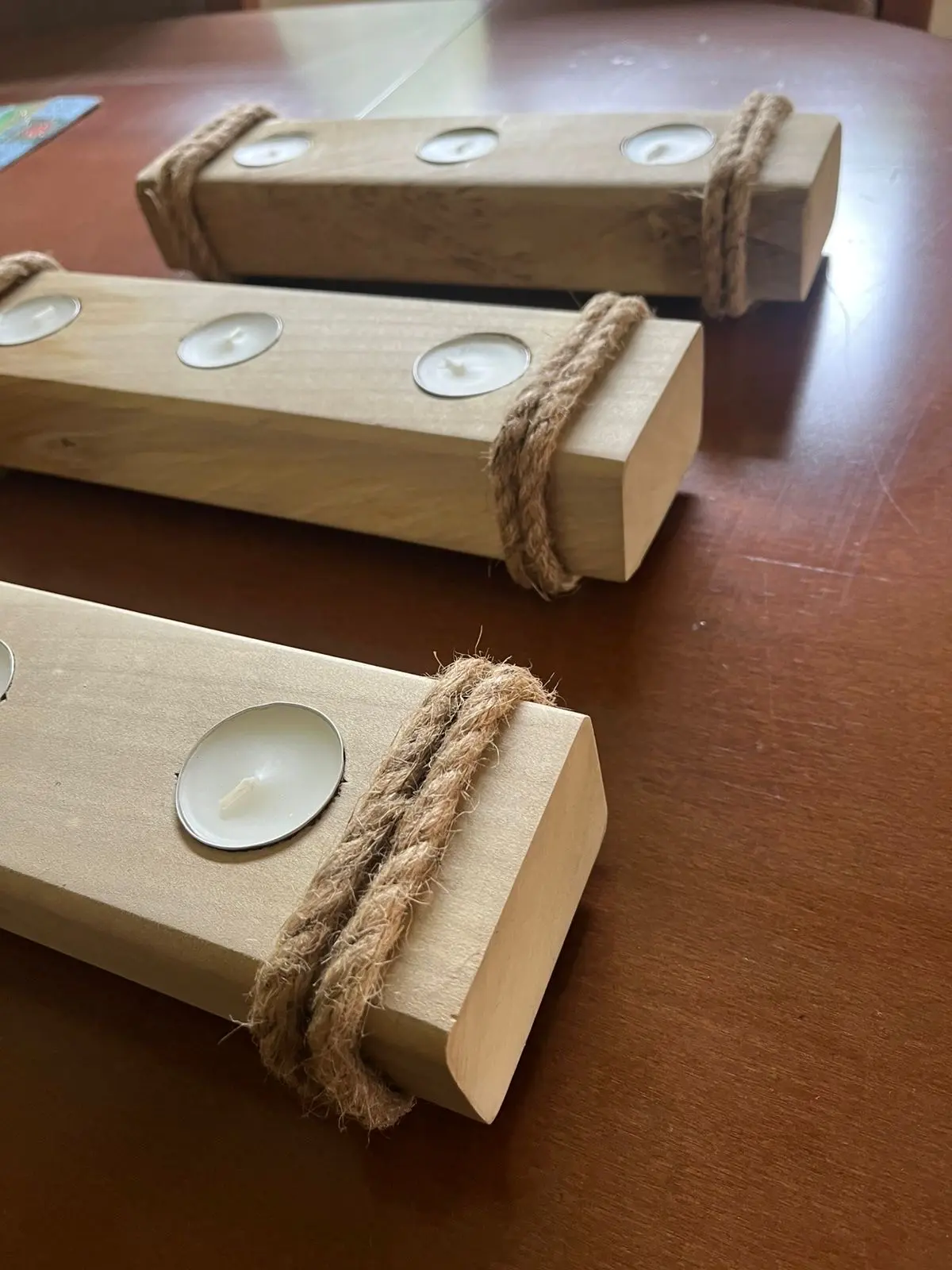 Candelero de madera para velas - miniatura 2