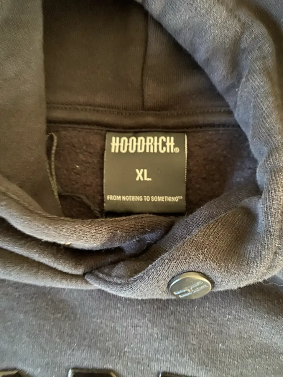 Polerón negro Hoodrich con capucha - miniatura 2