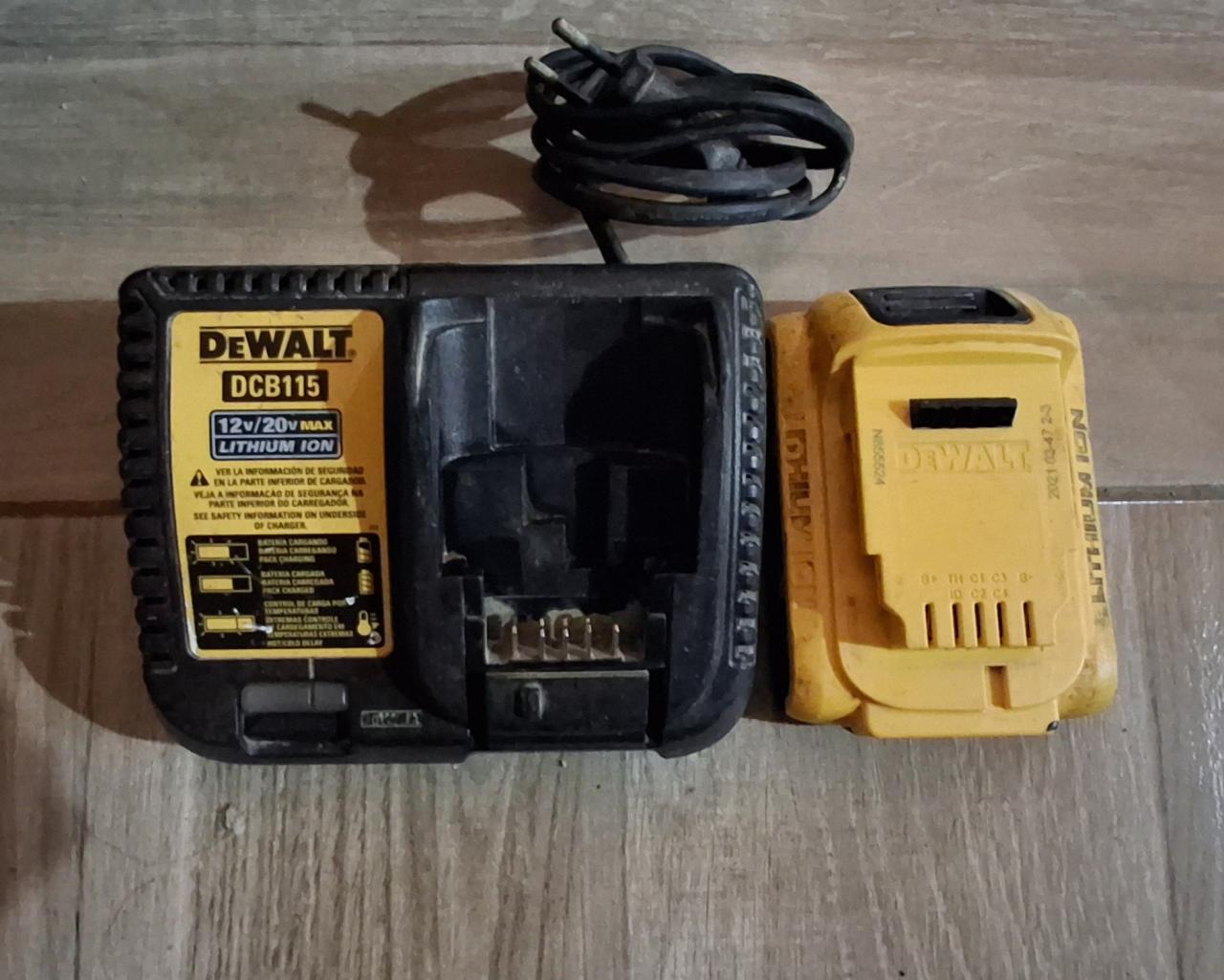 Cargador y batería DeWalt 12V/20V