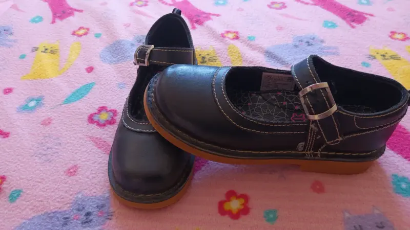 Zapatos escolares negros para niñas