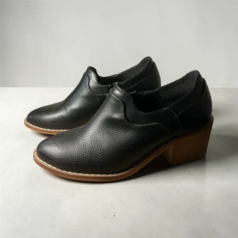 Zapatos negros nuevos