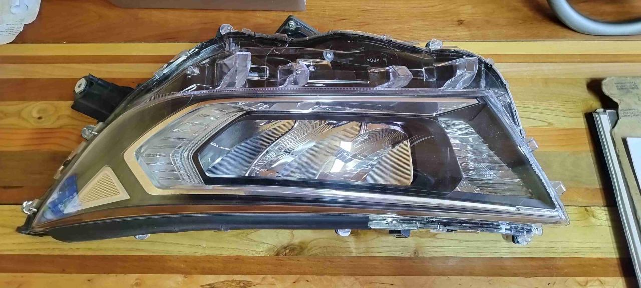 Faro de automóvil frontal - miniatura 1
