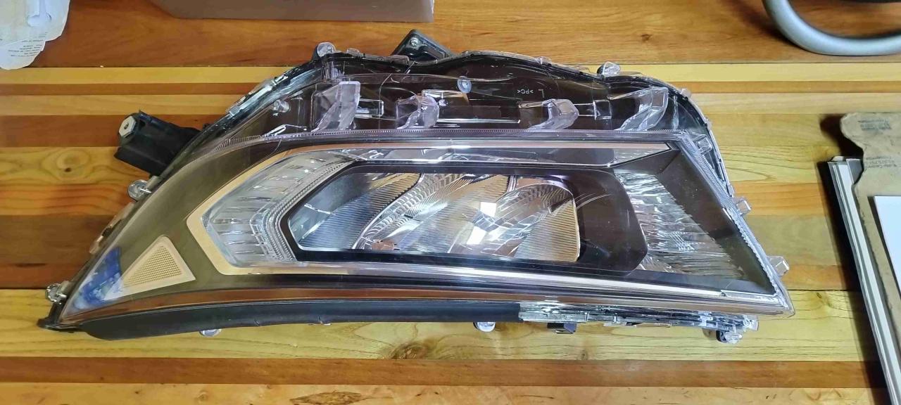 Faro de automóvil frontal - miniatura 2