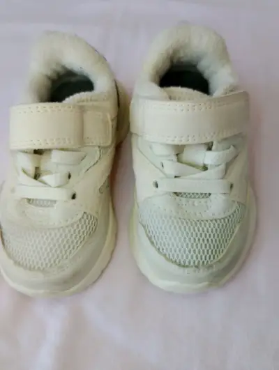 Zapatillas de bebé blancas - miniatura 1