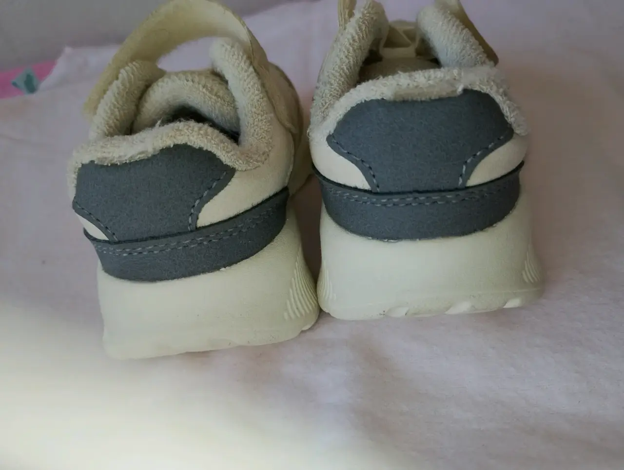 Zapatillas de bebé blancas - miniatura 2