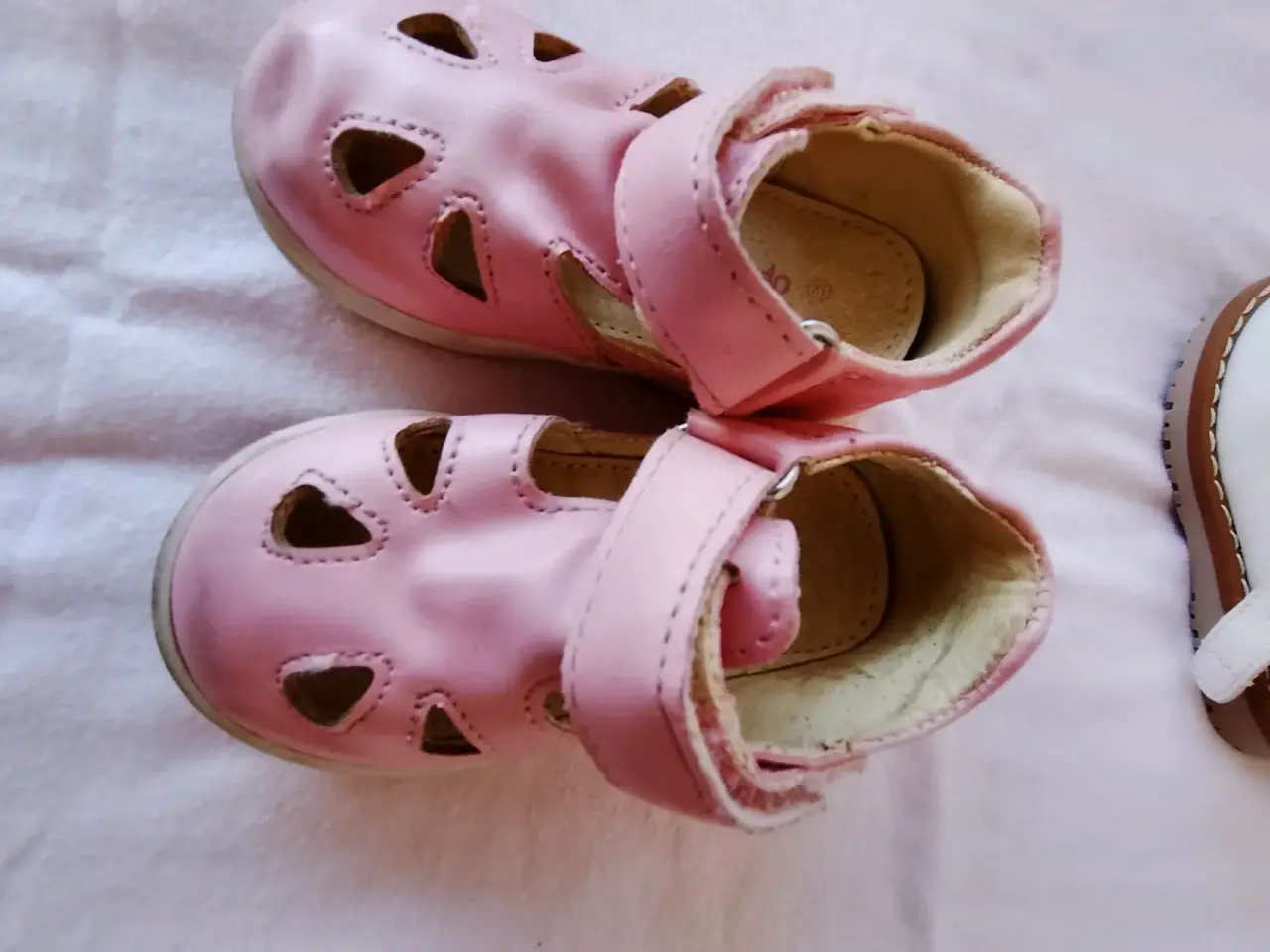Zapatillas de bebé blancas - miniatura 4