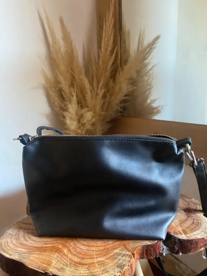 Cartera negra elegante