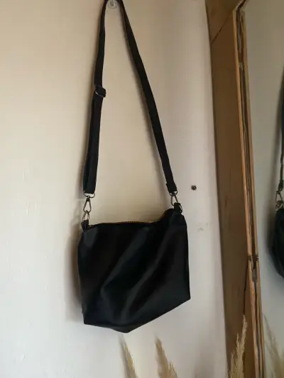 Cartera negra elegante - miniatura 3