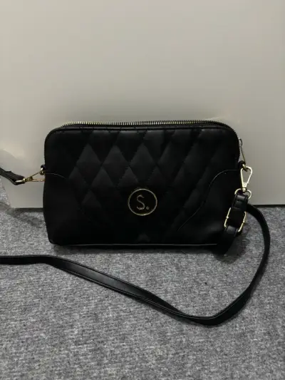 Cartera negra acolchada - miniatura 1