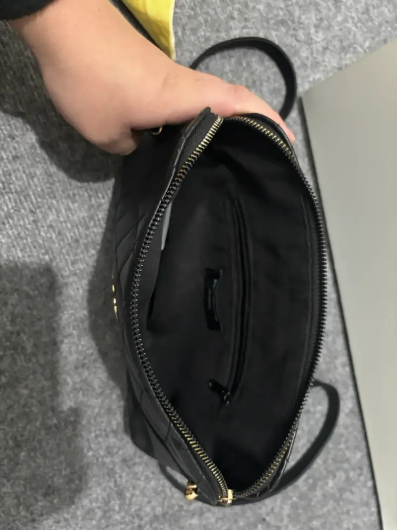 Cartera negra acolchada - 2