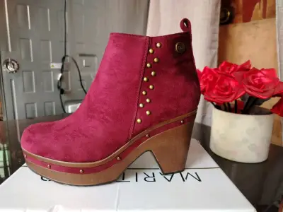 Botines burdeos con tachas - miniatura 1
