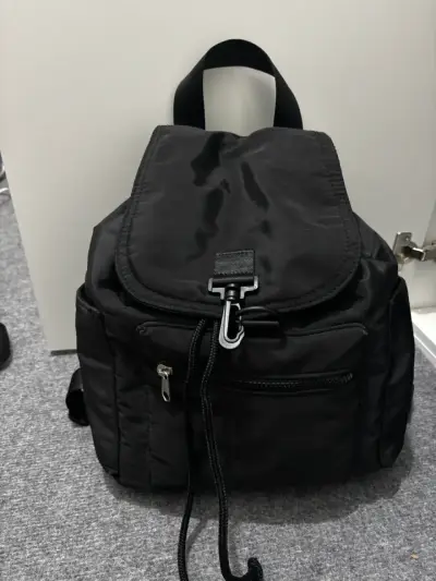 Mochila negra mediana - miniatura 1