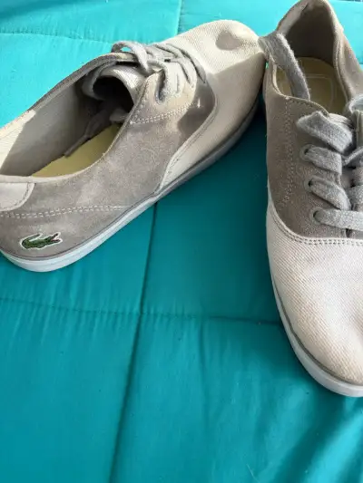Zapatillas gris claro con logo - miniatura 1