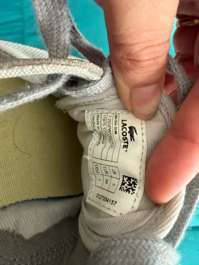 Zapatillas gris claro con logo - miniatura 3
