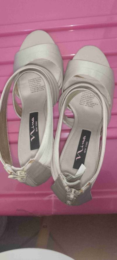 Sandalias beige con tiras - miniatura 4
