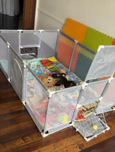 Corral de juegos gris para niños - miniatura 2