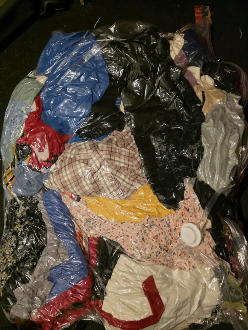 Lote de ropa variada casi nueva