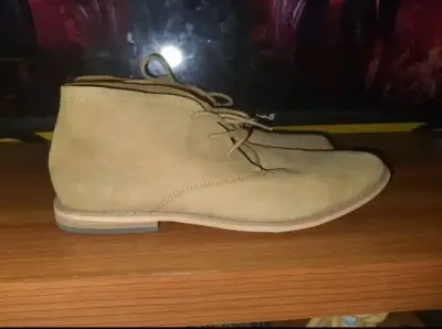 Botines de gamuza beige marca foster talla 42 - miniatura 2
