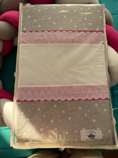 Protector de cuna trenzado rosado y gris - miniatura 6
