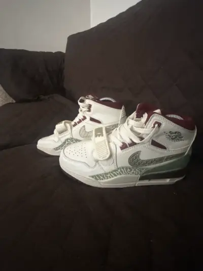 Zapatillas deportivas blancas y verdes - miniatura 1