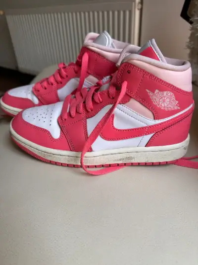 Zapatillas Air Jordan rosadas 35.5 - miniatura 1