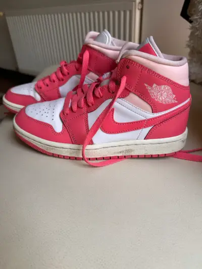 Zapatillas Air Jordan rosadas 35.5 - miniatura 2