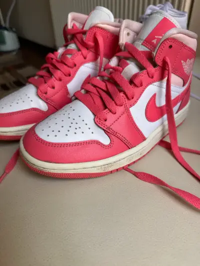 Zapatillas Air Jordan rosadas 35.5 - miniatura 3