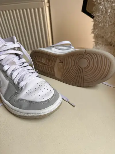 Zapatillas blancas y grises 35.5 - miniatura 1