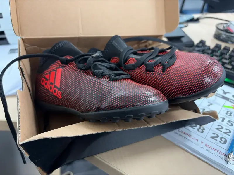 Zapatillas deportivas adidas rojas - 1