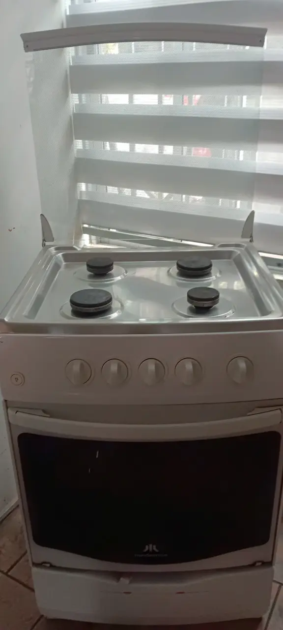 Cocina a gas blanca usada - 1