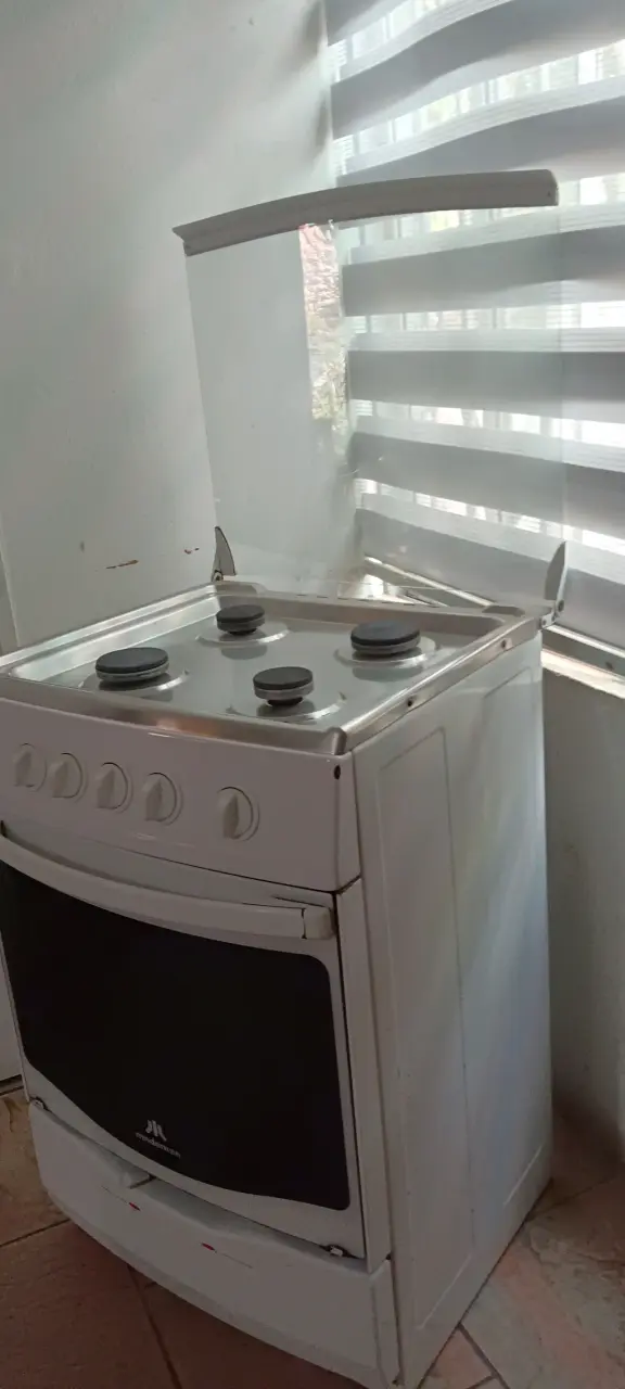 Cocina a gas blanca usada - 2