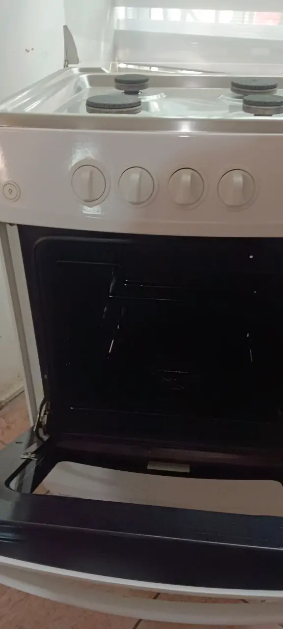 Cocina a gas blanca usada - 3