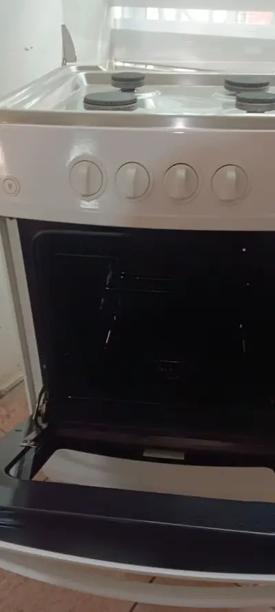 Cocina a gas blanca usada - miniatura 3
