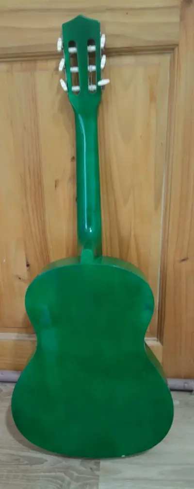 Guitarra acústica verde - miniatura 2
