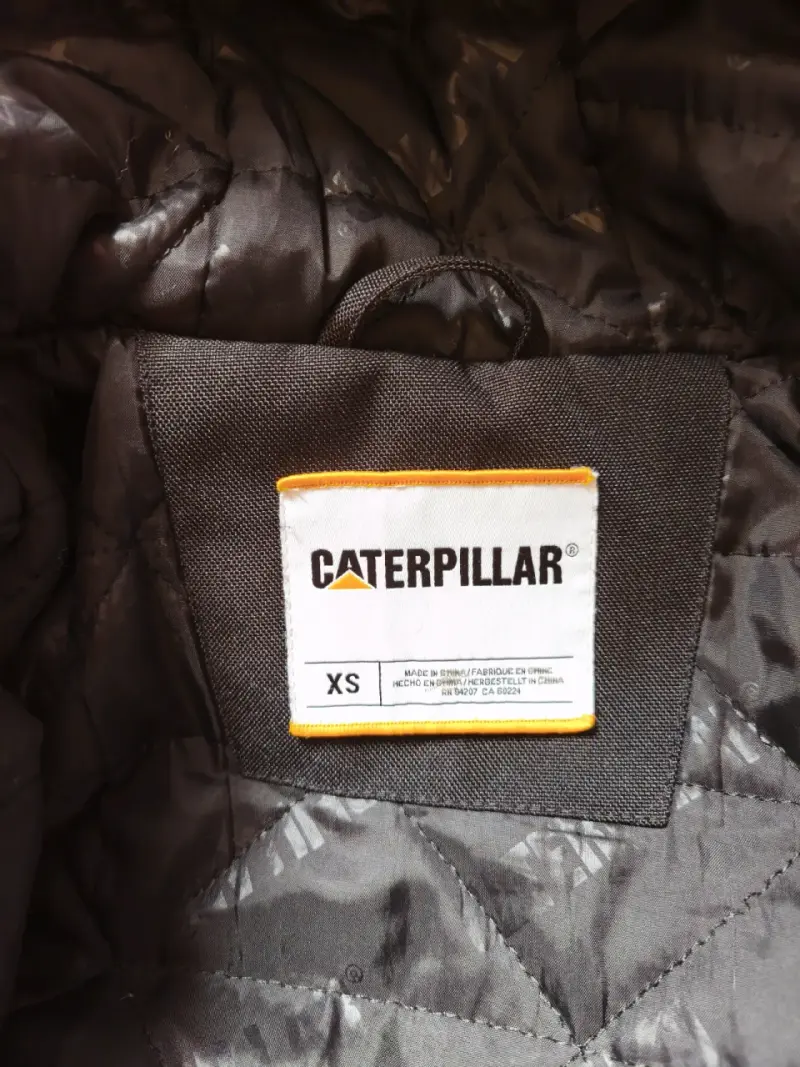 Chaqueta negra con capucha - 5