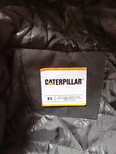 Chaqueta negra con capucha - miniatura 5